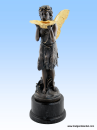 Kvinna med vingar. Älva i brons på marmorsockel